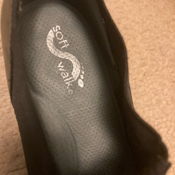 Soft Walk Black Leather Shoes - Picture 4 of 5